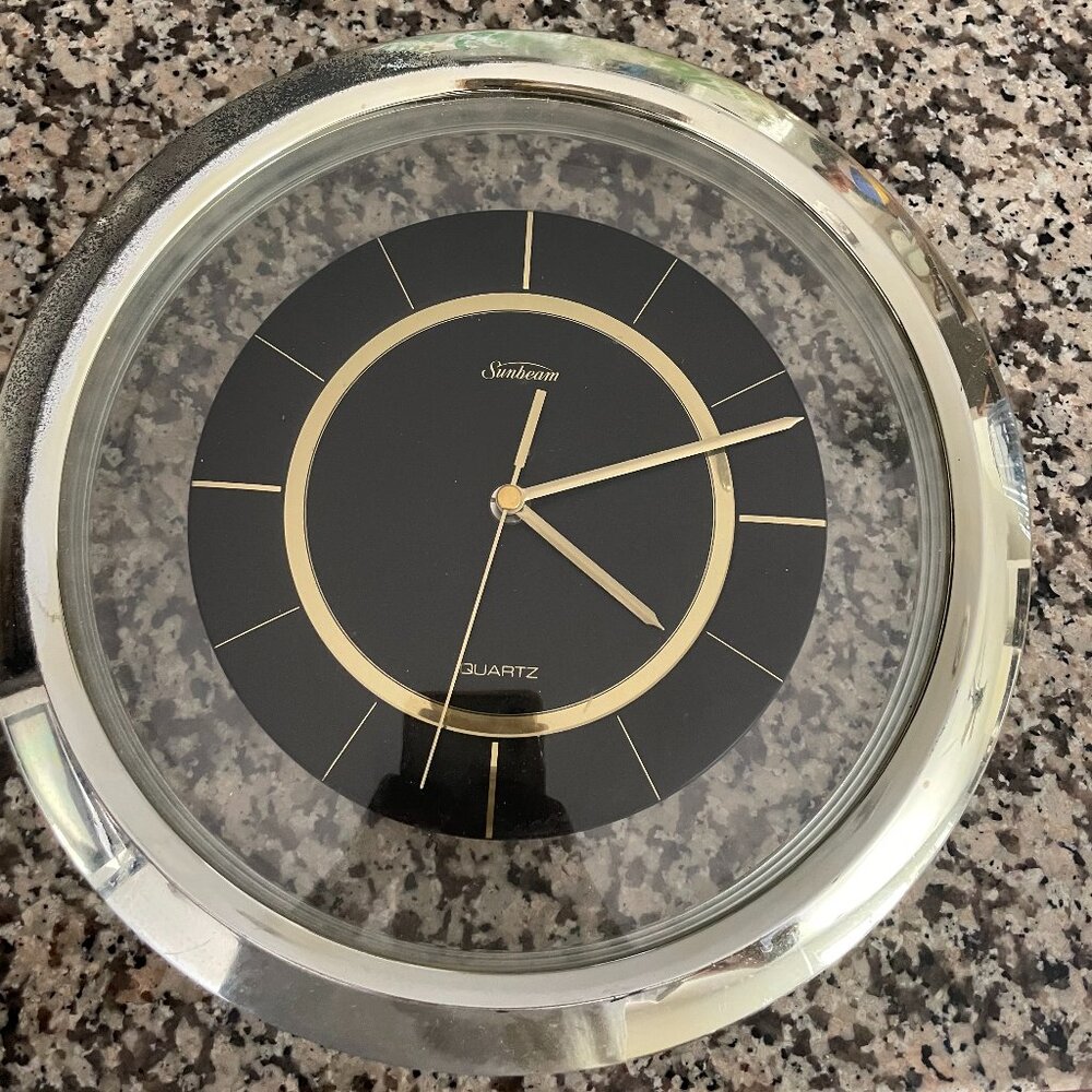 Fully functioning gold rimmed clock.